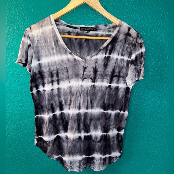 Elite collection women’s size small, tie-dyed T-shirt, super soft - Picture 1 of 3